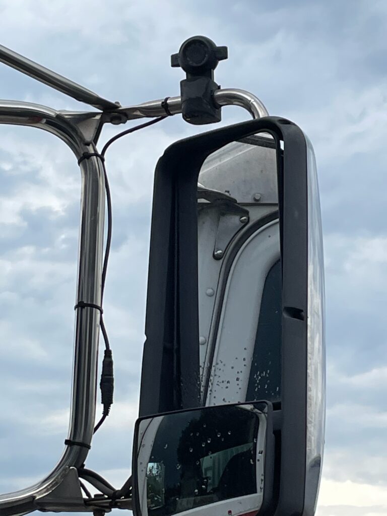 Picture showing side-mounted cameras on a tow truck to prevent merge accidents